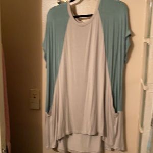 LoGo short sleeves-size 2X.  Green and dark cream